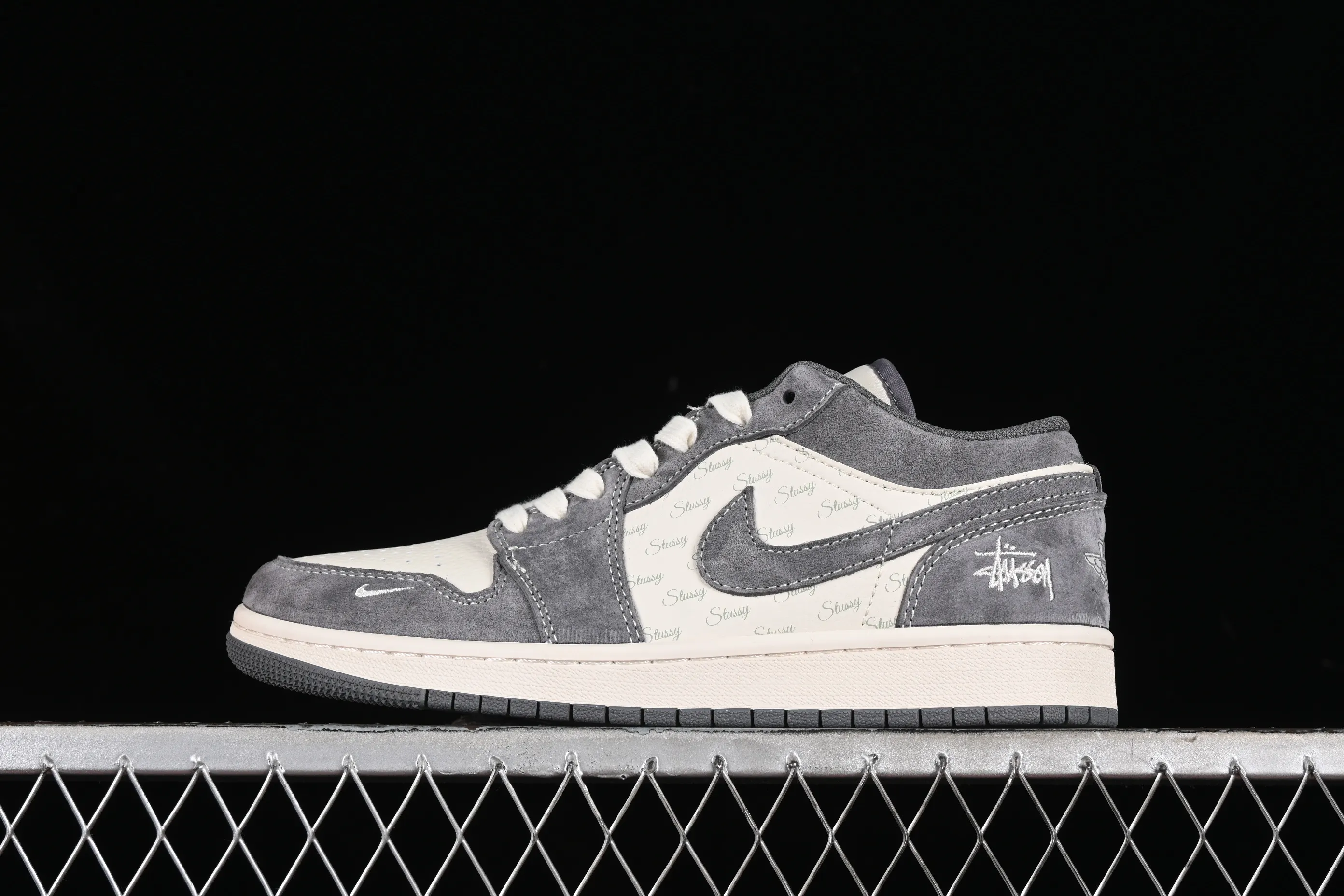 All categories Air Jordan Jordan series basketball shoes Air Jordan 1 Low High-end customized low-top sneakers Air Jordan 1 Low AJ1 Joe 1 Stusi joint-grey pig eight high-end customized low-top basketball shoes SJ9950-010